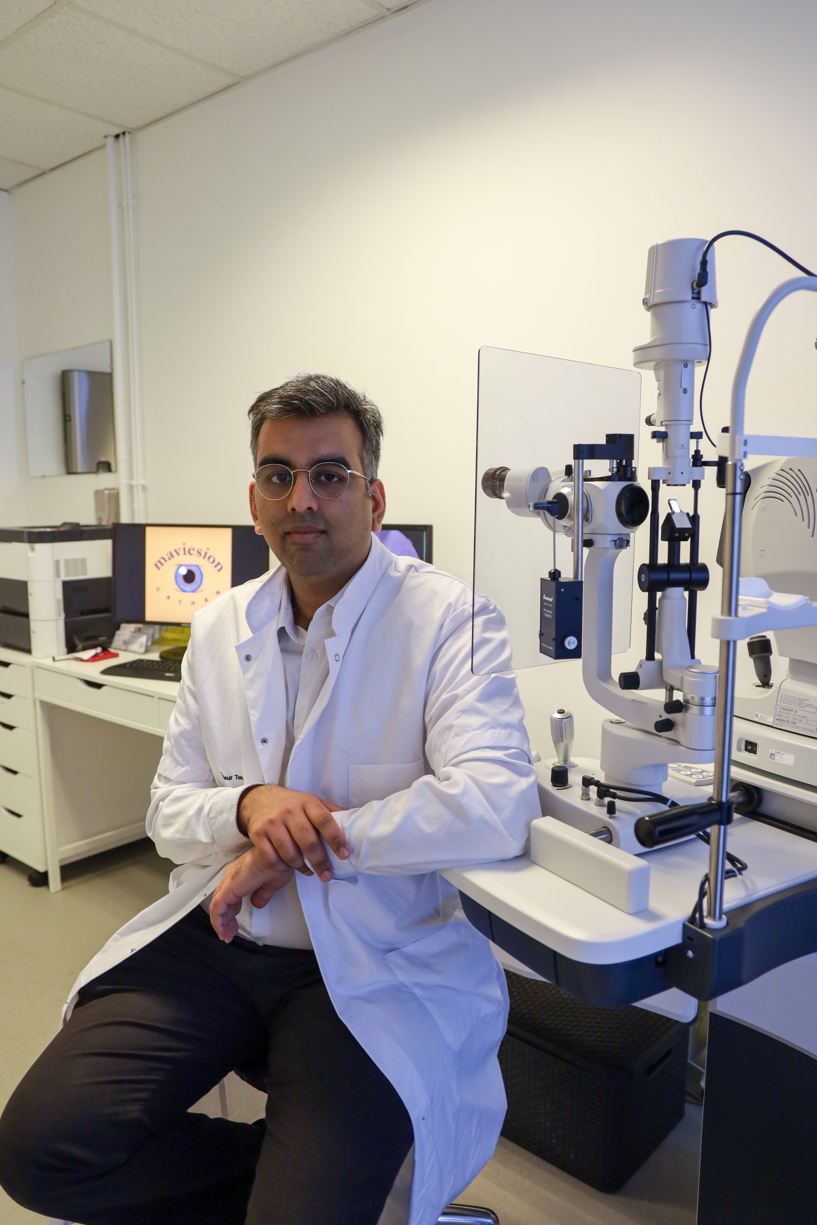 Dr Moise Tourabaly - Chirurgien Ophtalmologue Paris